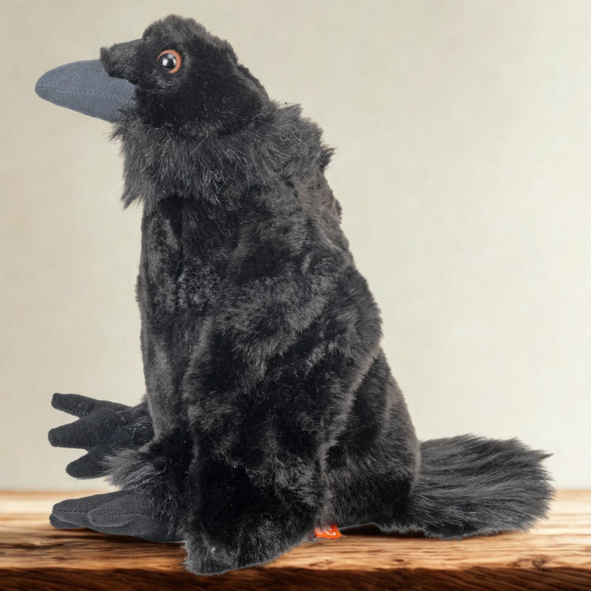 Peluche Cuervo Realista: Un Homenaje al Misterio de Poe